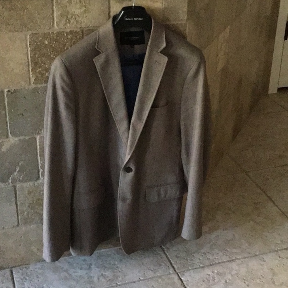 Great Banana Republic sport coat 100% cotton 38 short non smoking.